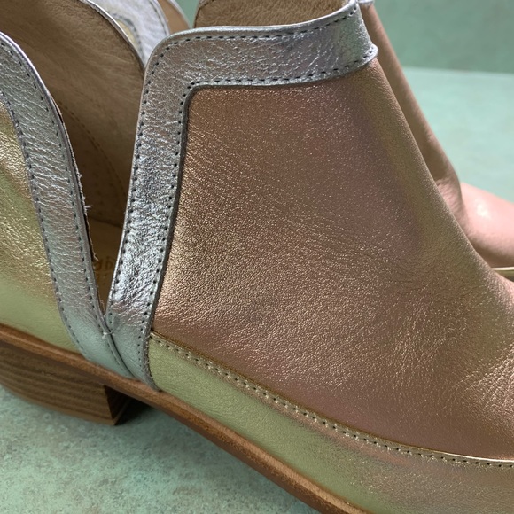 LuLaRoe Metallic Copper Leather Ankle Boots Size 7.5 - Picture 9 of 10